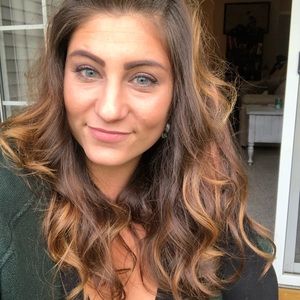 Meet your Posher, Carly